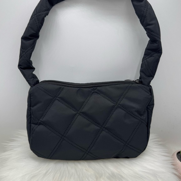 The Errands Grab & Go Quilted Nylon Handbag - Picture 7 of 7